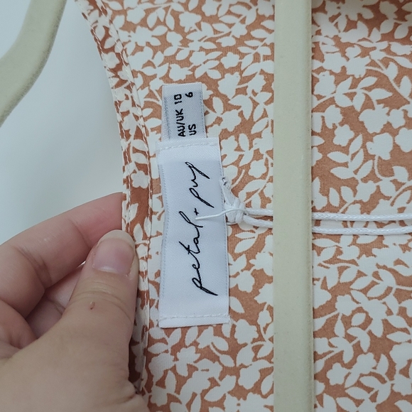 Petal and Pup Floral Dress Size 6 but fits like a Size 4 - Picture 7 of 14